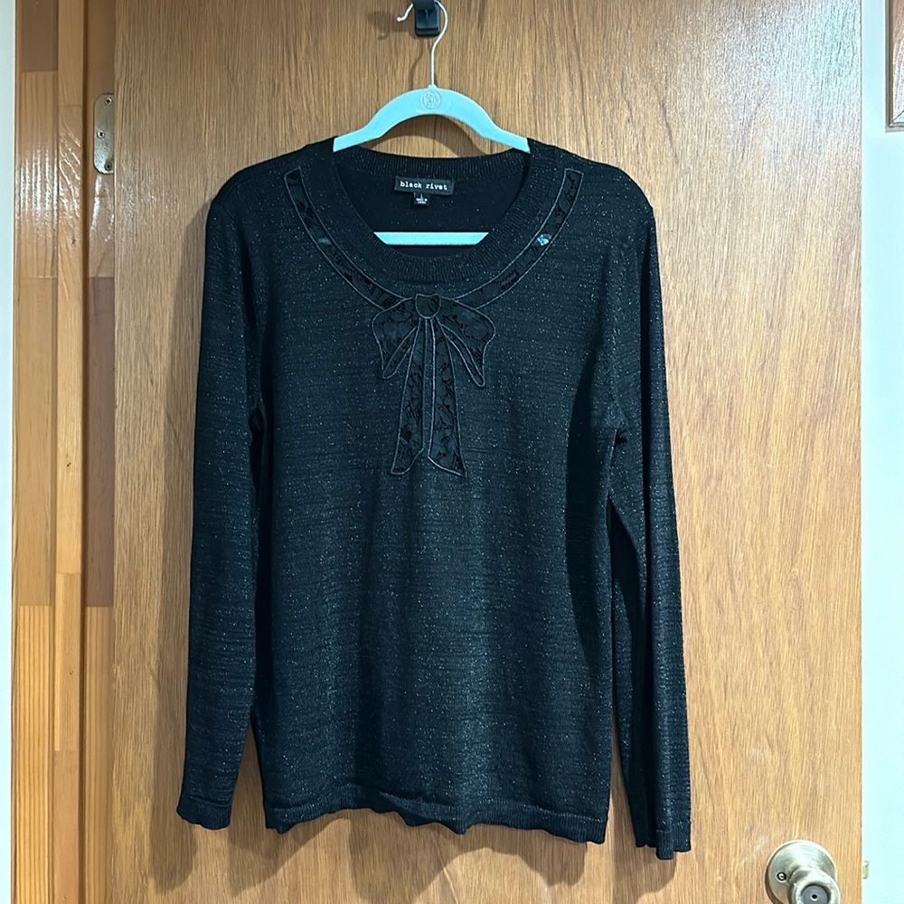 🖤 Black Rivet knit sweater with metallic threads. Sz L.